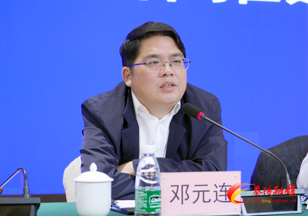 脱贫攻坚推进会.jpg 脱贫攻坚推进会.jpg
