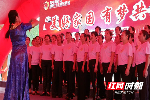 居民合唱《我的祖国》.jpg