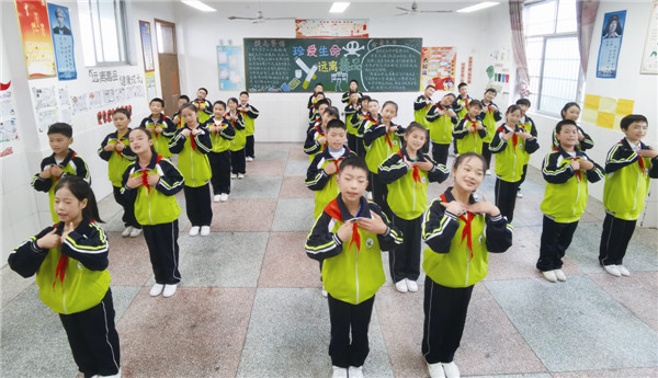 流沙河镇合兴小学自创禁毒拍手操 寓教于乐 远离毒品