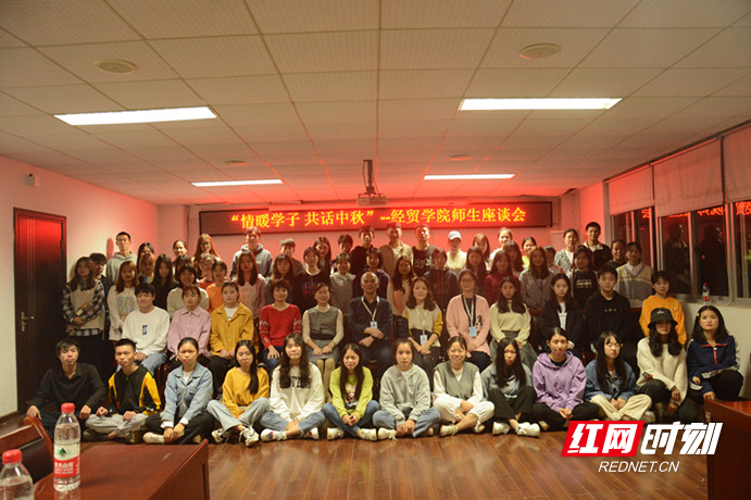 座谈会合影_副本.jpg 座谈会合影_副本.jpg