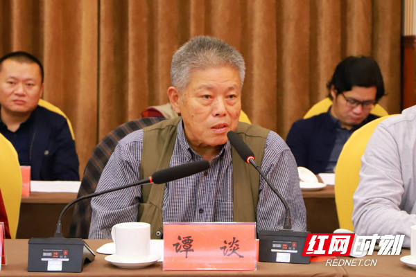 1zhongguozuojiaxiehuimingyufuzhuxi、hunanshengwenlianyuanzhuxi、zhumingzuojiatantanxuanbuhuodongzhengshiqidong  .jpg