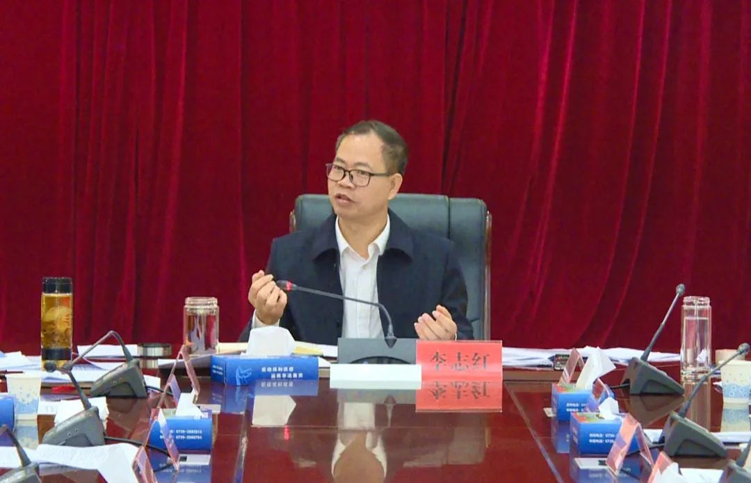 区委副书记,区长李志红,区领导黄晓东,肖亮,朱前进,卢坤,曹俏参加会议