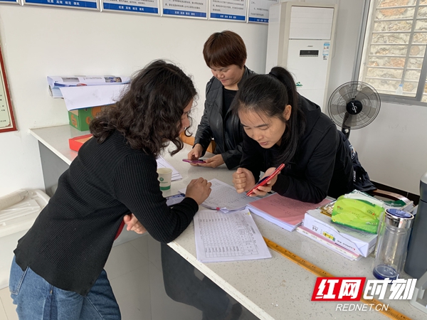 人口普查到村指导新闻.jpg