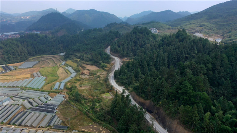 鹤城区：改善农村人居环境 推进美丽乡村建设（半成品）.mp4_20201019_173145.063.jpg