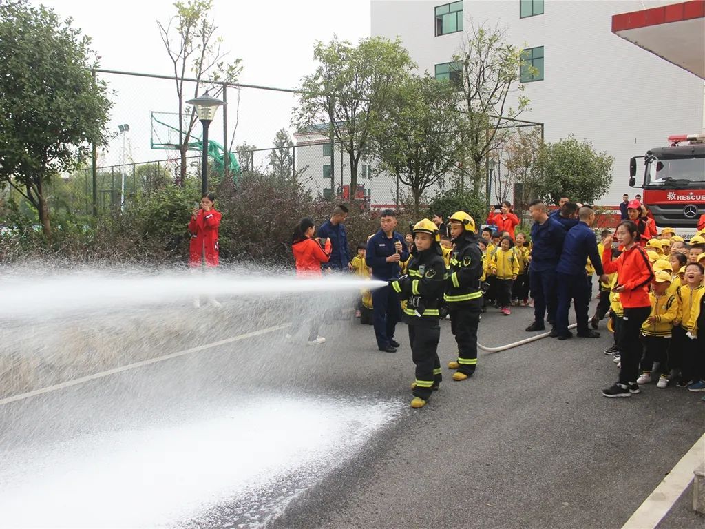 安仁县消防救援大队消防站开放 迎来百名小朋友零距离接触消防__安仁新闻网