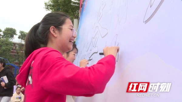 4de5f142baf440ef995f608848ae169a.jpg 4de5f142baf440ef995f608848ae169a.jpg