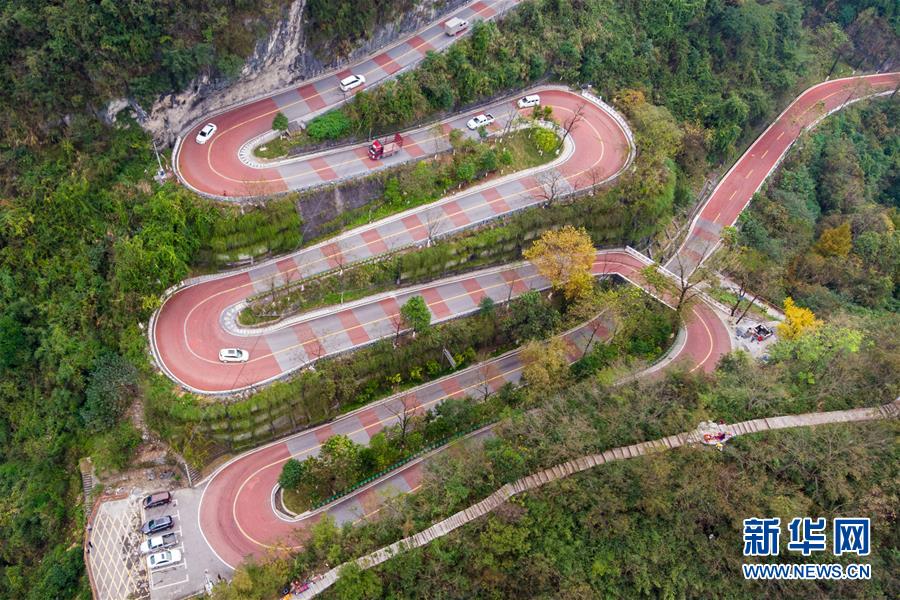 （美丽中国）（1）彩装扮靓盘山路