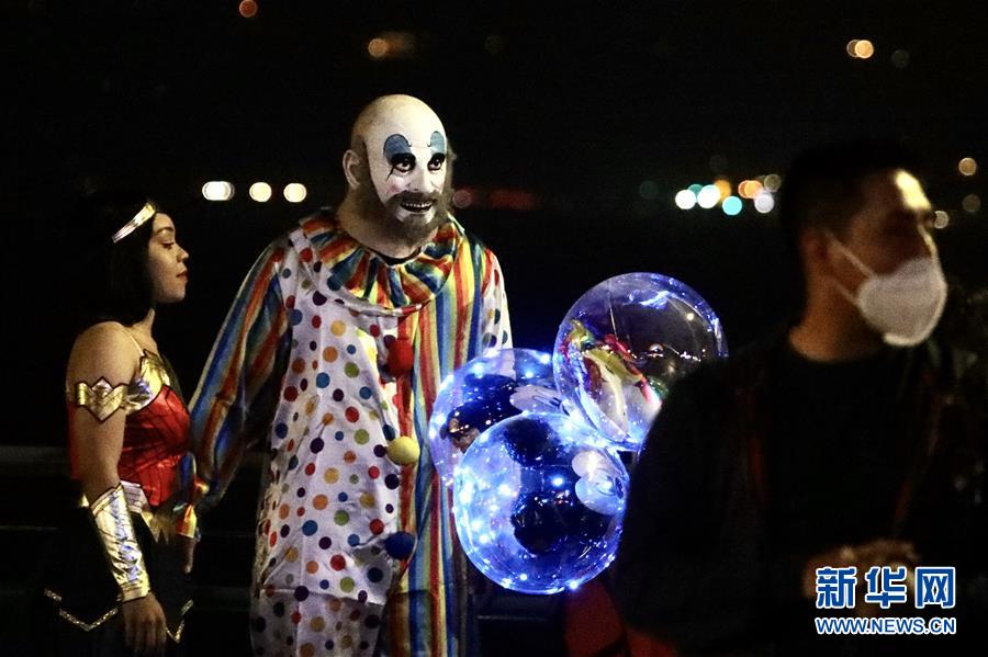 (国际)(12)美国多地庆祝万圣夜