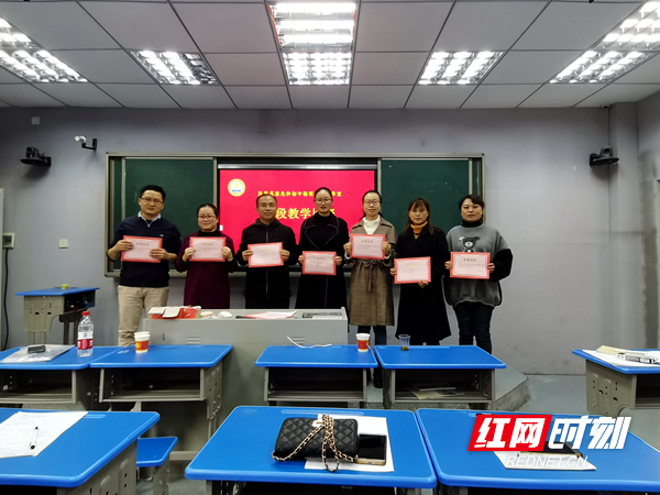 一等奖获得者合影留念。.jpg 一等奖获得者合影留念。.jpg