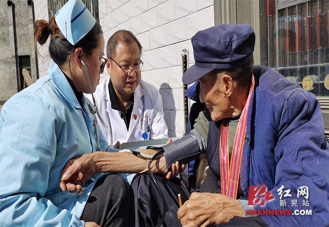 新时代文明实践 铭记历史 慰问抗美援朝老兵1.png