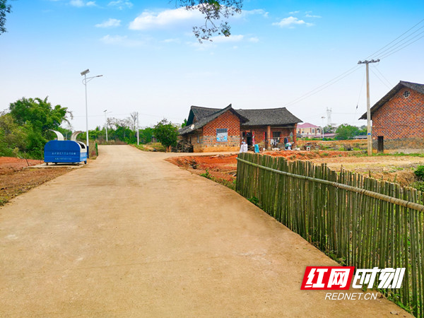 渲溪村干净的道路.jpg