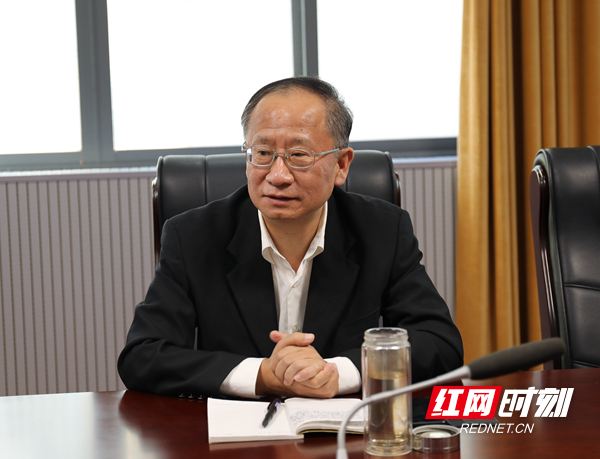 3、凤凰法院党组书记、院长朱立新发言.jpg 3、凤凰法院党组书记、院长朱立新发言.jpg