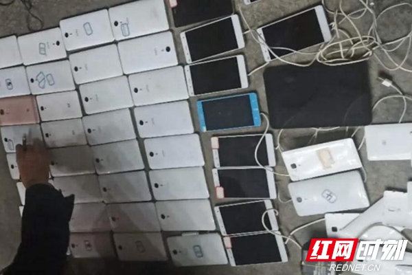 图说:民警缴纳的作案工具.jpg 图说:民警缴纳的作案工具.jpg