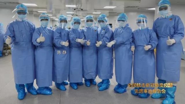 陈静（左三）与同事们