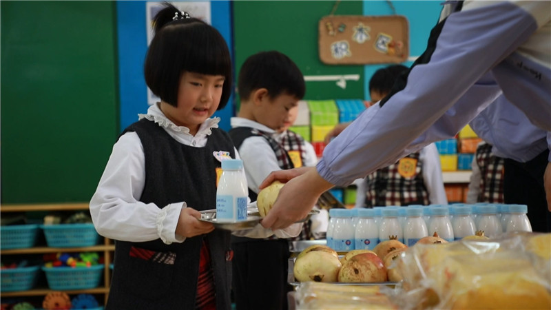 鹤城区幼儿园：强化特色管理 守护幼儿舌尖安全.mp4_20201117_162939.154.jpg