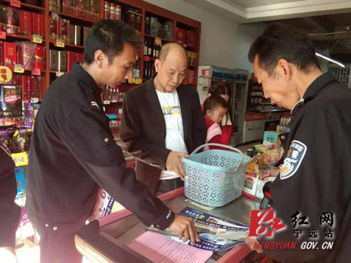宁远：禁毒宣传进商铺  全面提升商户防毒意识2_副本500.jpg