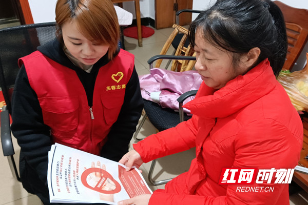 社区妇女联合会副主席上门座谈.jpg