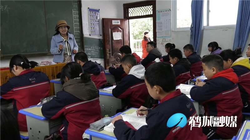 怀化四中：“片段”教学展风采-1.mp4_20201125_172916.240.jpg