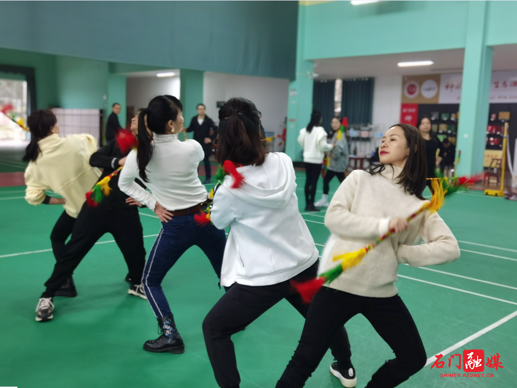 九子鞭对打1.jpg 九子鞭对打1.jpg