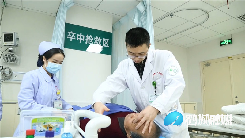 冬季脑中风高发 切勿错过“黄金抢救期”（半成品）01.mp4_20201130_162537.115.jpg