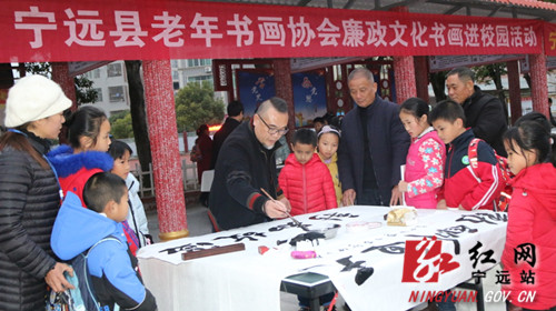 宁远：廉政文化进校园_副本500.jpg