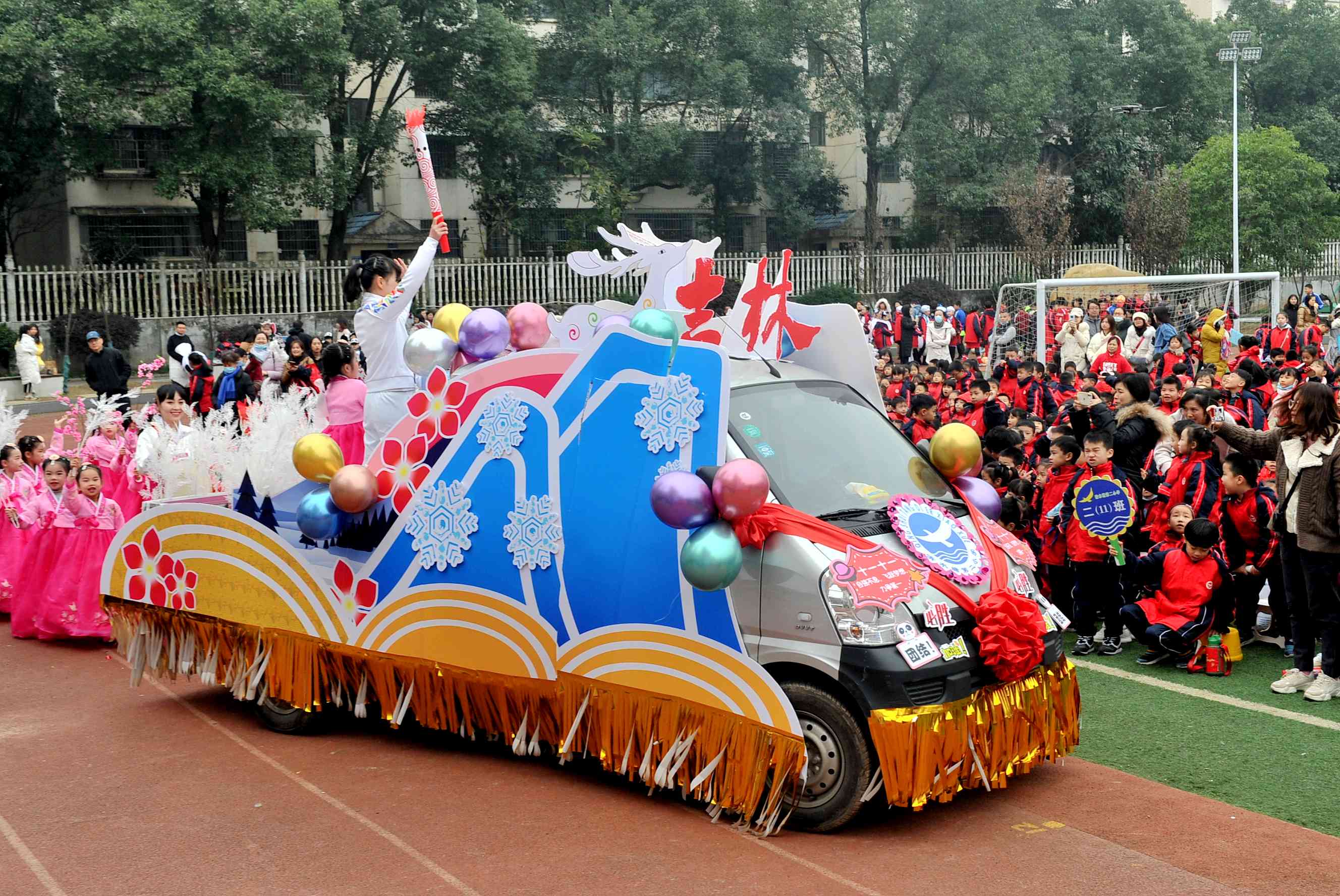 今日，開福區(qū)清水塘第二小學(xué)“我運動 我健康 我快樂”校園運動會開幕，全校3800多名師生參加。圖片均為長沙晚報全媒體記者 賀文兵 攝