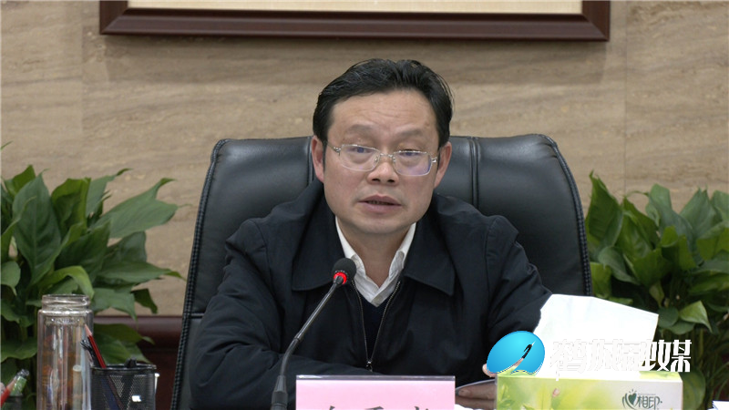 鹤城区委理论学习中心组举行2020年第十三次集体学习.mp4_20201201_181256.613.jpg