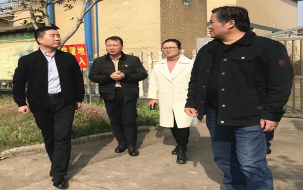 新闻中心 政务要闻 正文在华阁镇向东水厂,罗讯在了解水厂基本情况和