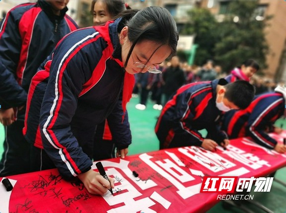 3e0bb5a76217484287bdcb0923f5076c.marked.jpg