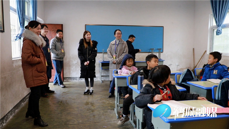 区人大常委会第二执法检查组开展义务教育“一法一办法”执法检查.mp4_20201204_181739.249.jpg
