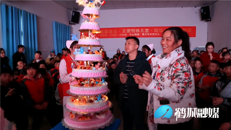 12.5国际志愿者日  关爱特殊学生.mp4_20201207_154935.864.jpg