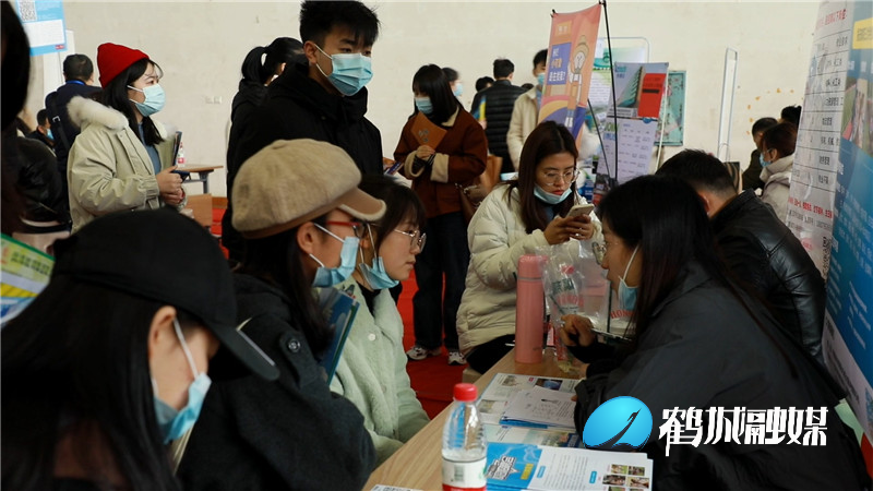 鹤城区：举办湘西南地区2021届高校毕业生供需见面会（半成品）.mp4_20201207_160009.523.jpg