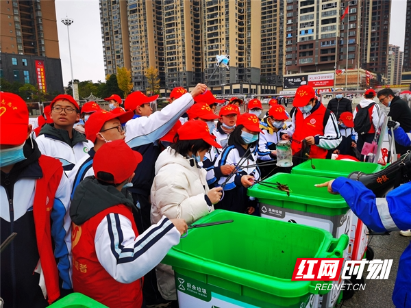 武冈市：点亮“志愿红” 守护“生态绿”2_副本.jpg