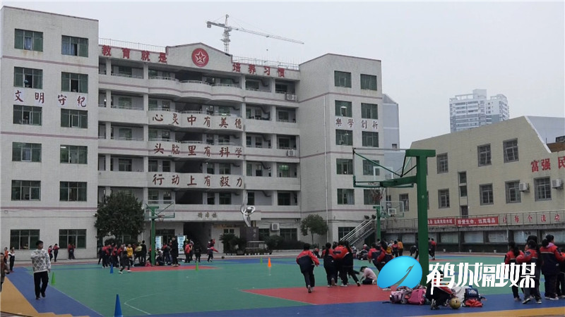区人大常委会执法检查组第五小组开展义务教育一法一办法执法检查.mp4_20201208_164342.116.jpg