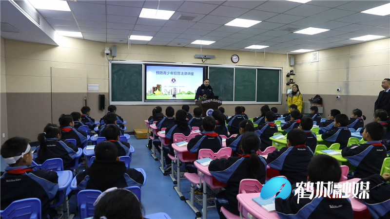 鹤城区：开展预防青少年犯罪法制讲座.mp4_20201210_162623.943.jpg