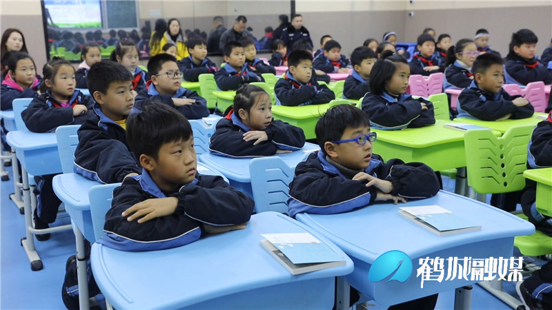 鹤城区：开展预防青少年犯罪法制讲座.mp4_20201210_162645.960.jpg