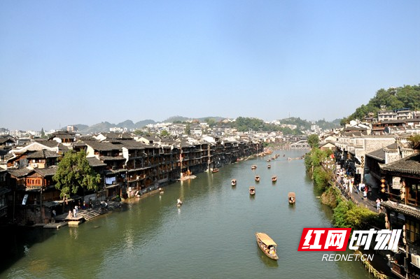 沱江泛舟。.jpg