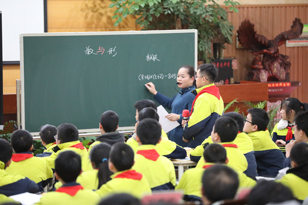 星光小学汤敬老师课例展示现场_副本.jpg