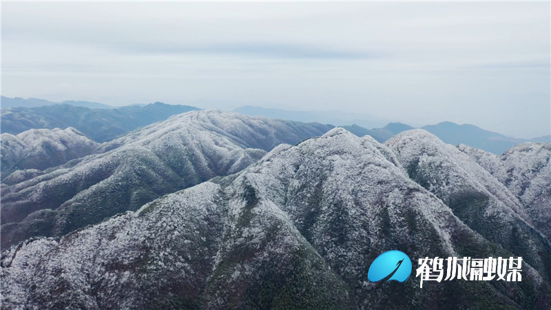 怀化鹤城区：高寒山区现冰雪景观 银装素裹宛如仙境（片尾半成品）.mp4_20201218_154353.701.jpg