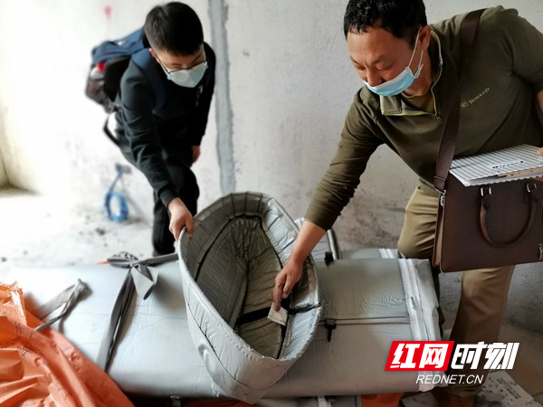 工作人员深入企业为其保全证据。.jpg