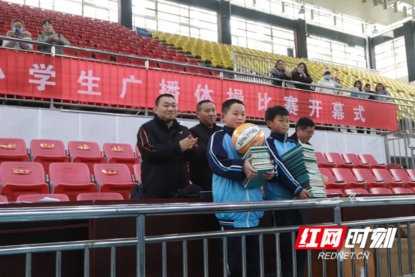 图七：颁发奖品。_副本.jpg
