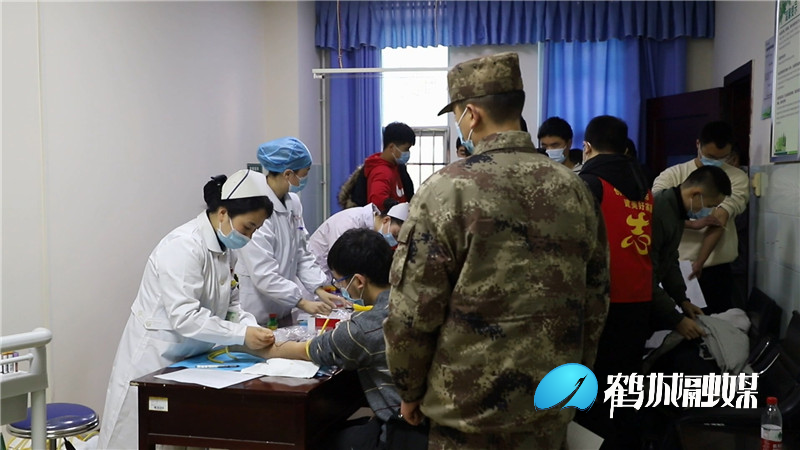 鹤城区80名大学生参加春季征兵第一批次体检.mp4_20201230_162919.214.jpg