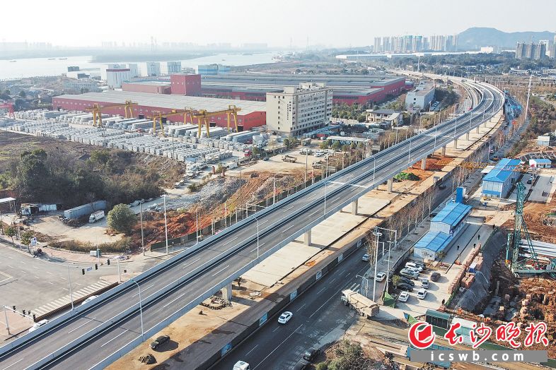 湘江大道沙河大桥二期工程项目桥梁基本完工。