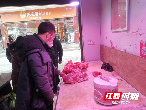 检查鲜肉.jpg
