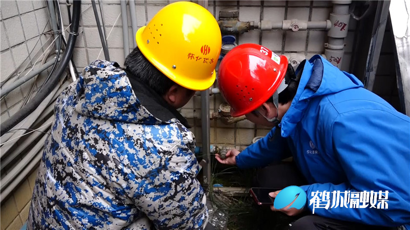 鹤城：供水部门实时巡查确保居民用水安全.mp4_20210108_162513.709.jpg