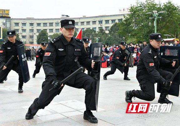 公安特警警服图片