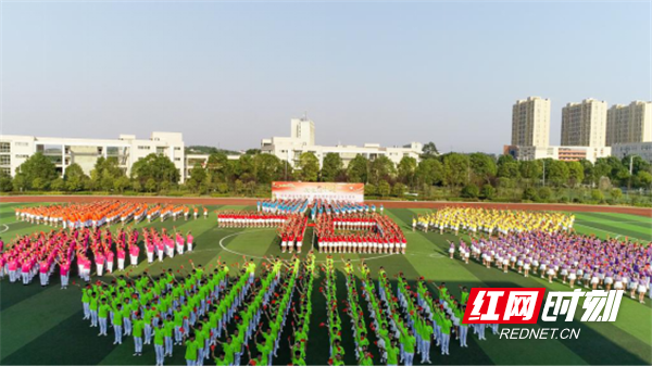 搭建桥梁 编织纽带 乘势而上谱新篇——永州职院创建全国模范职工之家纪实(1)3704_副本.png