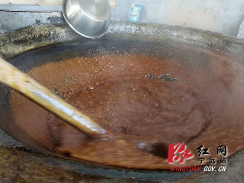 宁远：传统手工红糖  童年味蕾的记忆2_副本500.jpg