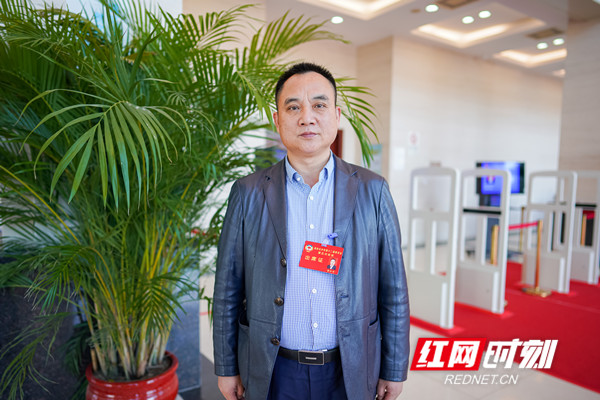 黄水奇.jpg