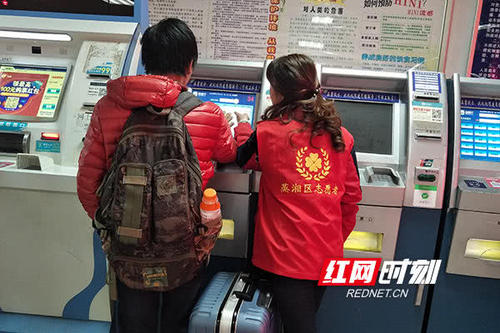 胡高举：既捐“真金”，更送“真经”